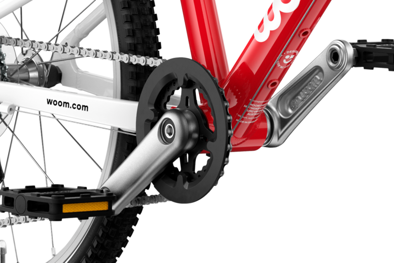Detaljeret visning af pedalarmene og pedalerne på woom GO 4